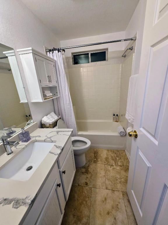 Hot Tub (Jacuzzi) - Photo 2