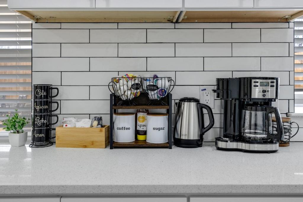 Frisco Getaway Hometel w the Spa and Outdoor Kitchen - Image 7