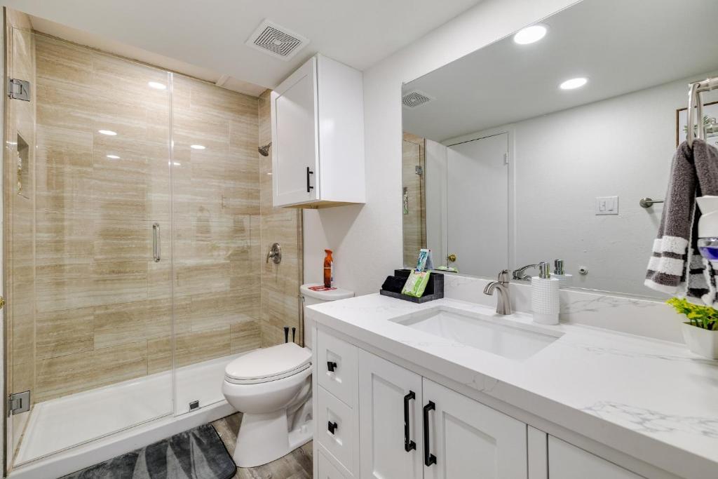 Frisco Getaway Hometel w the Spa and Outdoor Kitchen