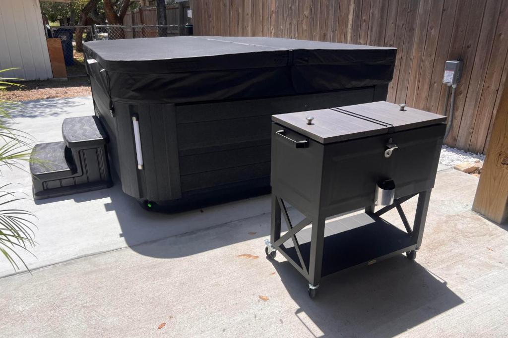 Hot Tub (Jacuzzi) - Photo 4