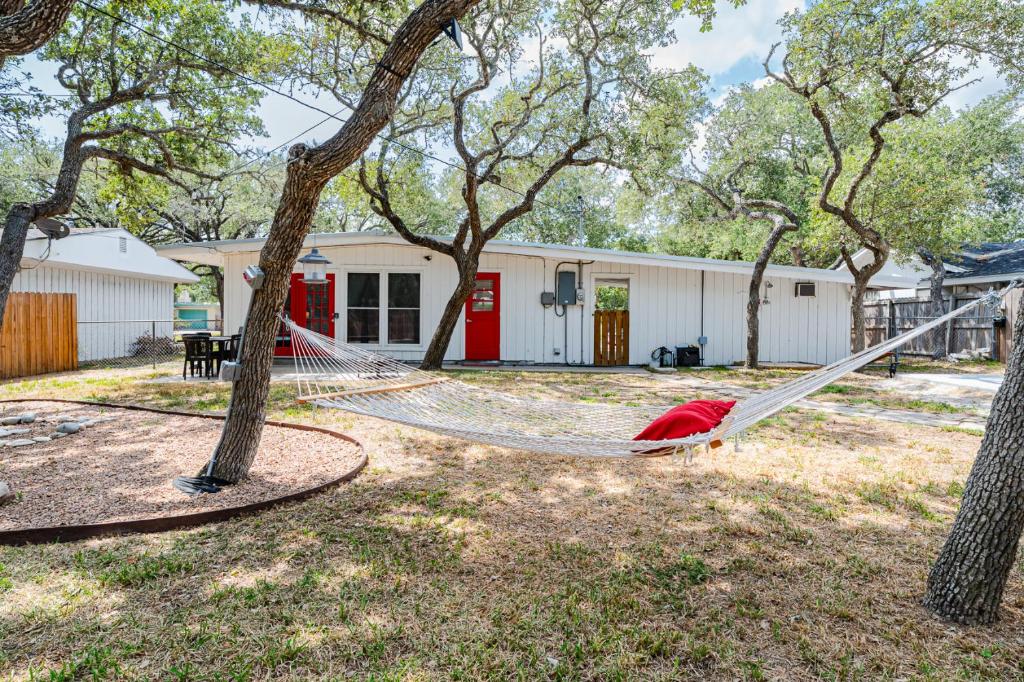 Knot Bay Haven, Dog Friendly, Hot Tub, Fenced yard, Patio and Grill, 3 BR - Image 6