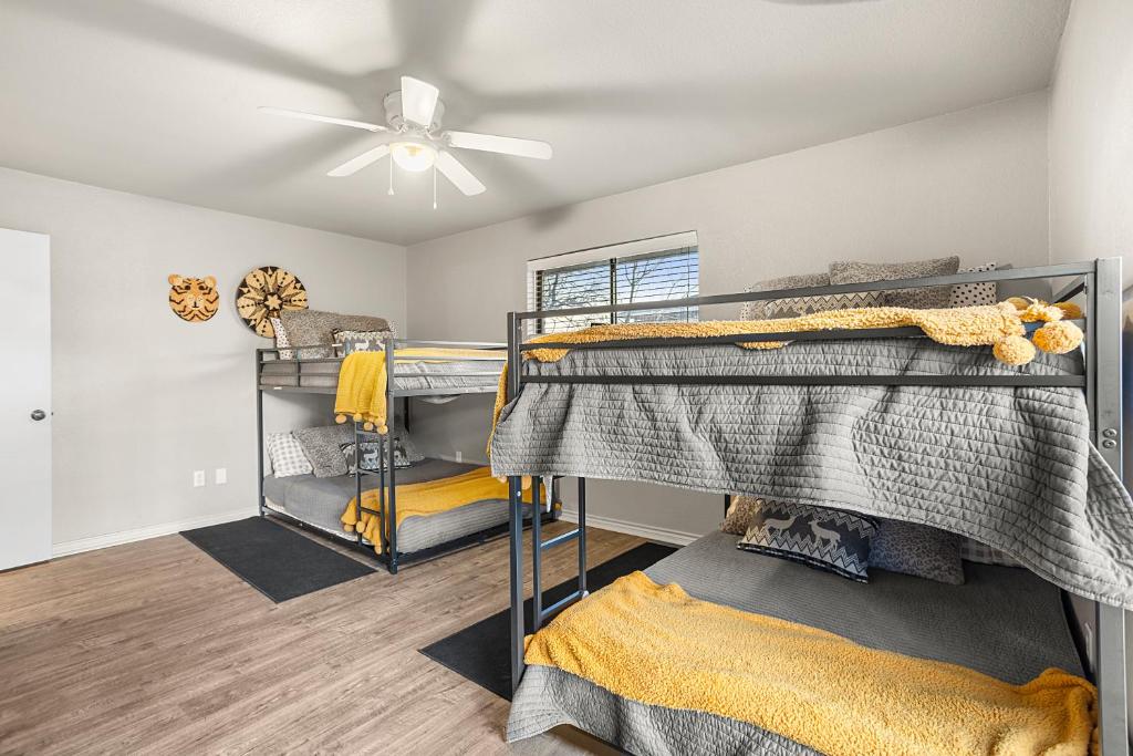 Cosy Waterfront Home - Image 7