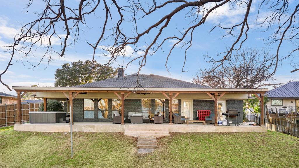 Cosy Waterfront Home