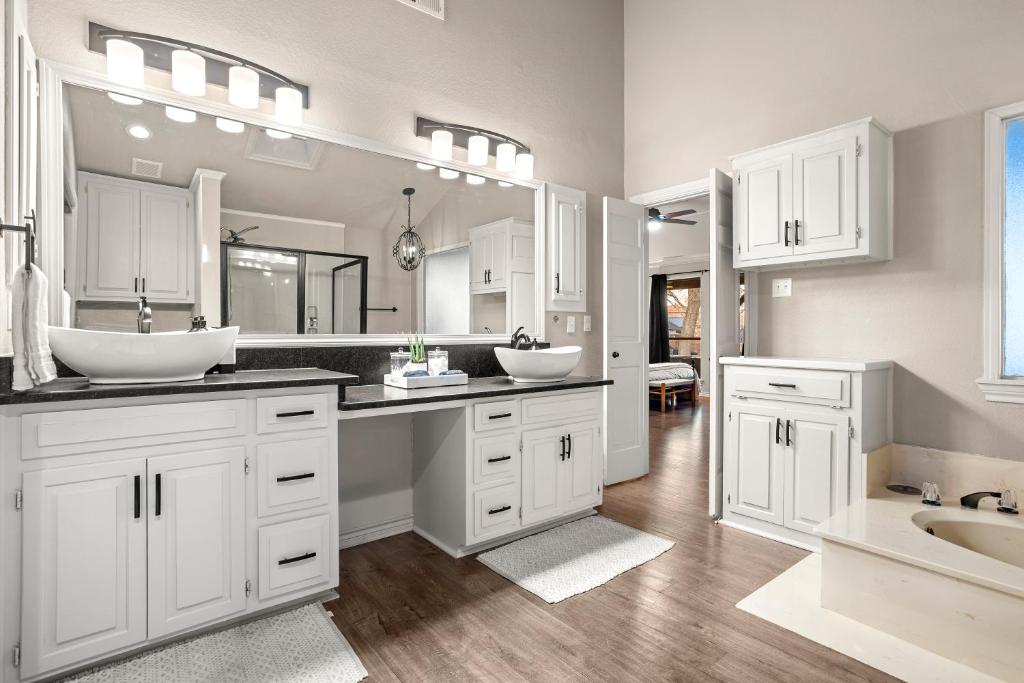 Hot Tub (Jacuzzi) - Photo 5