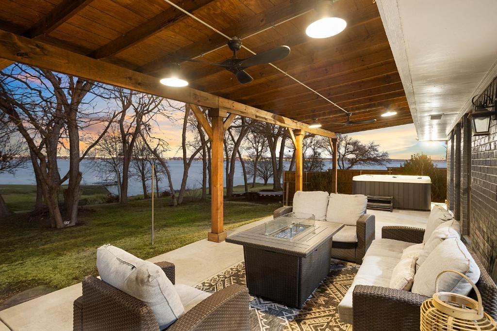 Hot Tub (Jacuzzi) - Photo 3