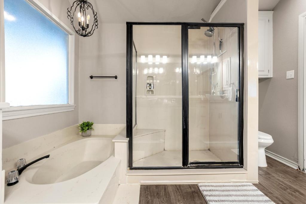 Hot Tub (Jacuzzi) - Photo 2