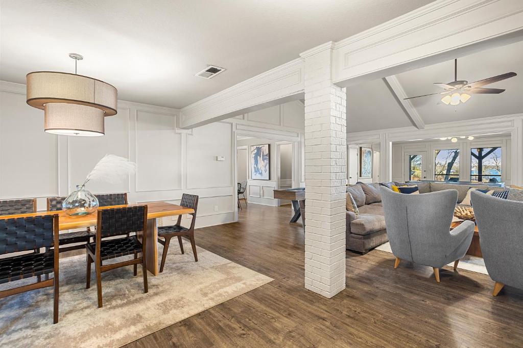 Cosy Waterfront Home - Image 8