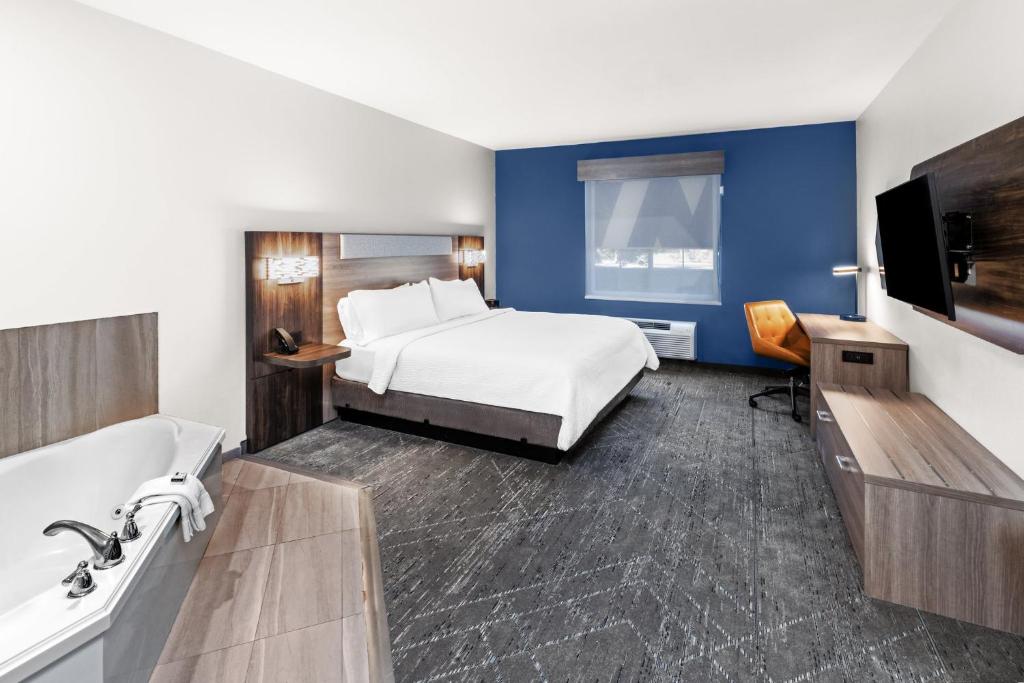 Hot Tub (Jacuzzi) - Photo 3