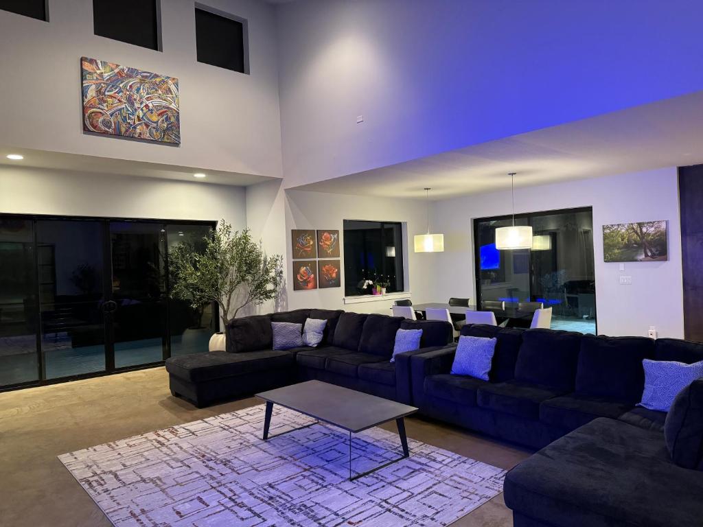 Upscale Modern Hill Country Home! Has it ALL! - Image 5