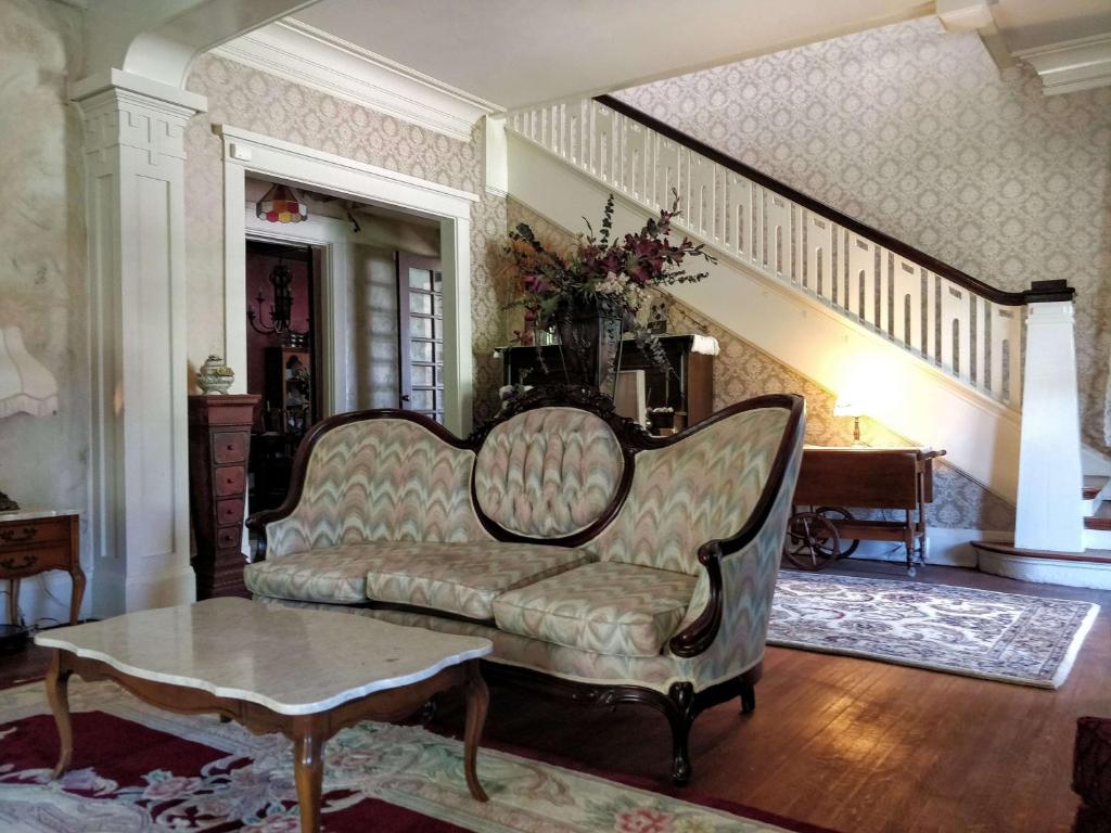 The Lancaster Manor Bed and Breakfast - Image 6