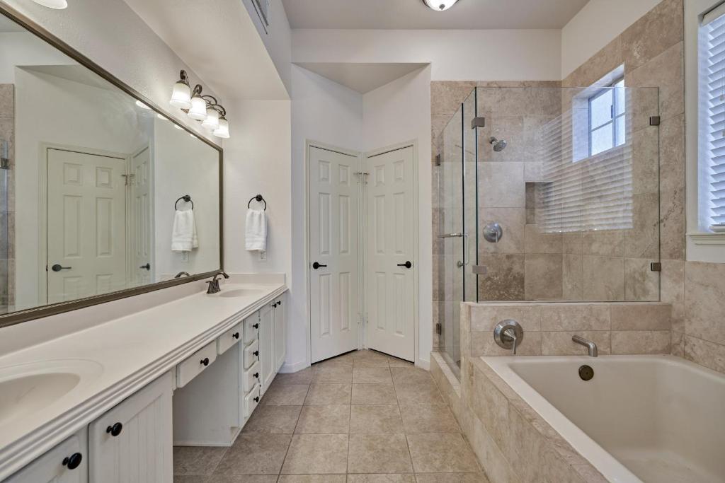 New! Pool, Spa, Nature Trails - The Woodlands 4BR Forest Retreat!