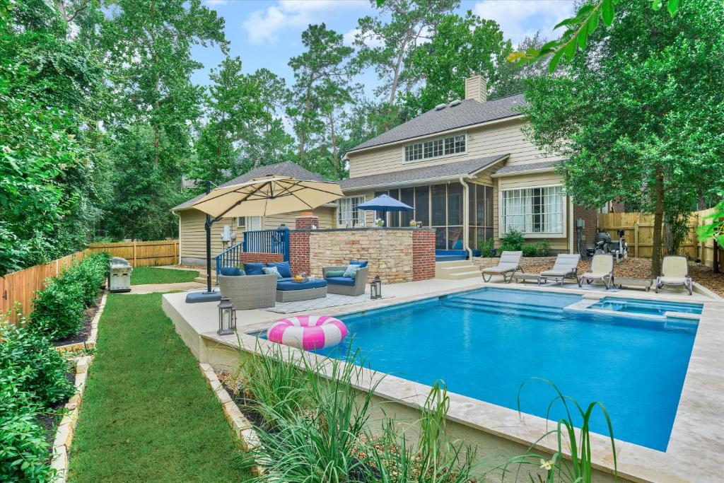 New! Pool, Spa, Nature Trails - The Woodlands 4BR Forest Retreat! - Image 4