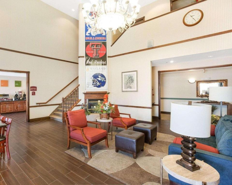 Comfort Suites - Image 8