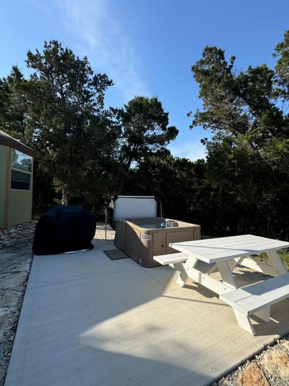 Hot Tub (Jacuzzi) - Photo 2