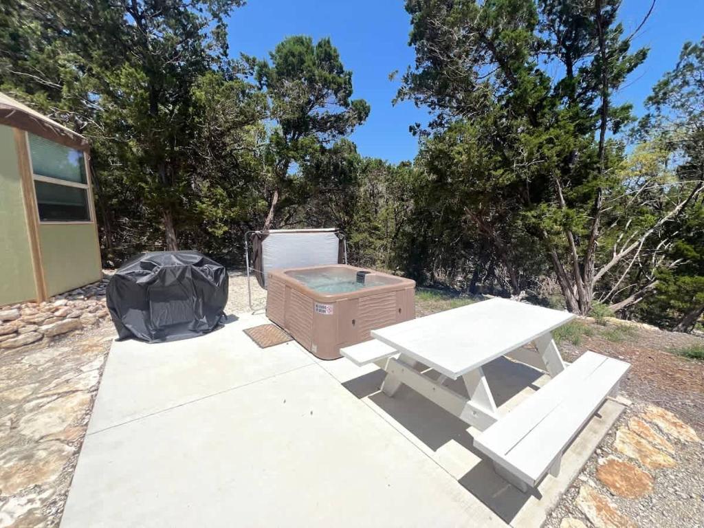 Hot Tub (Jacuzzi) - Photo 3