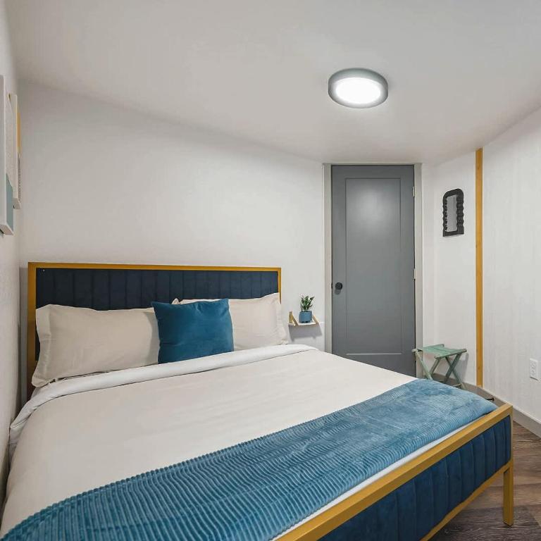 Magnolia Family Yurt Cabin - Hot Tub Loft Full Kitchen & Bath - Image 6