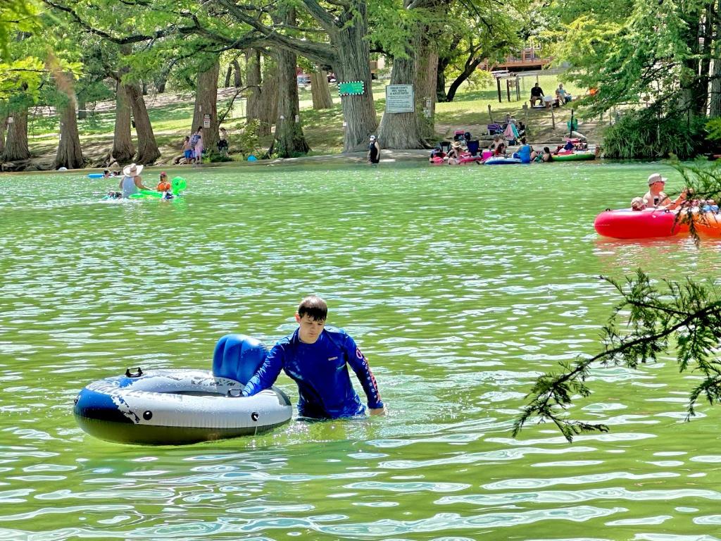 Sanctuary on the Frio - Image 7