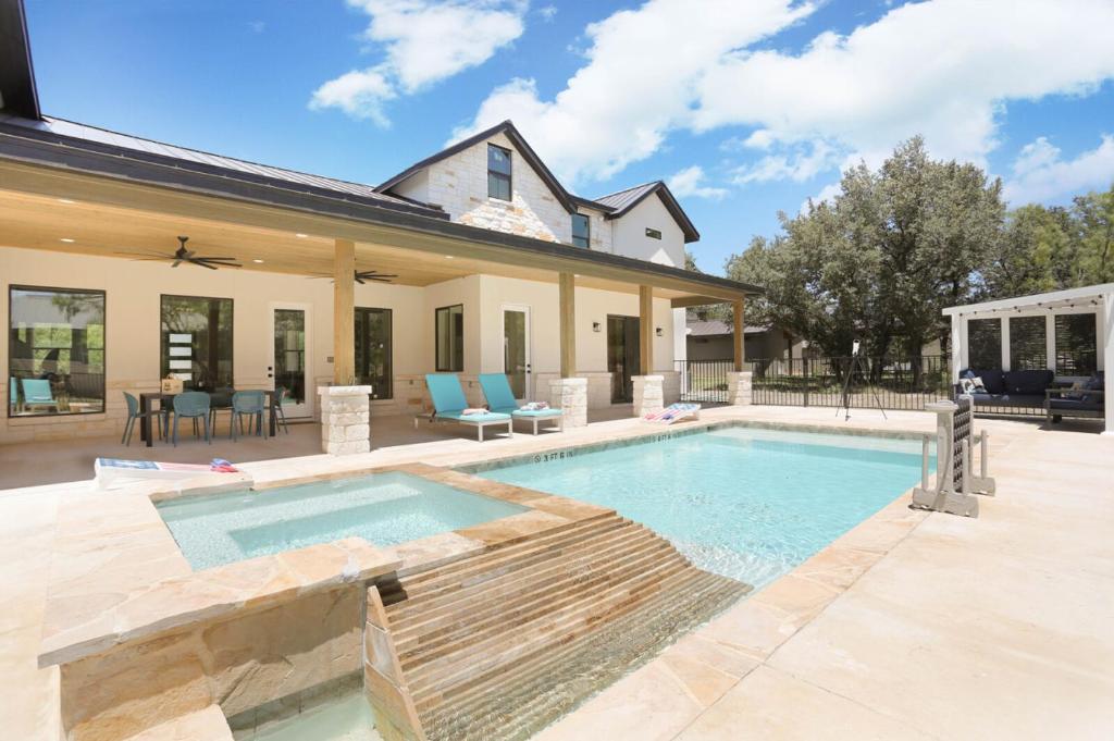 Hot Tub (Jacuzzi) - Photo 3