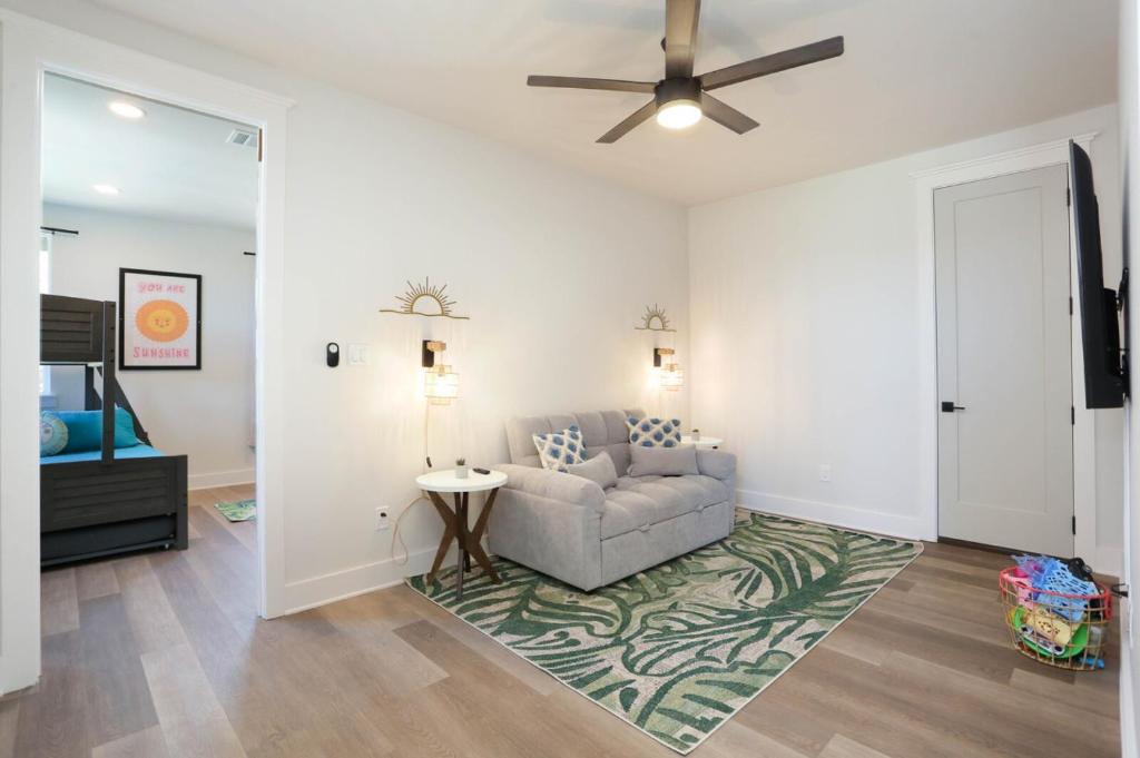 Heated pool Hot Tub Golf Cart Arcade Two Kitchens - Image 6