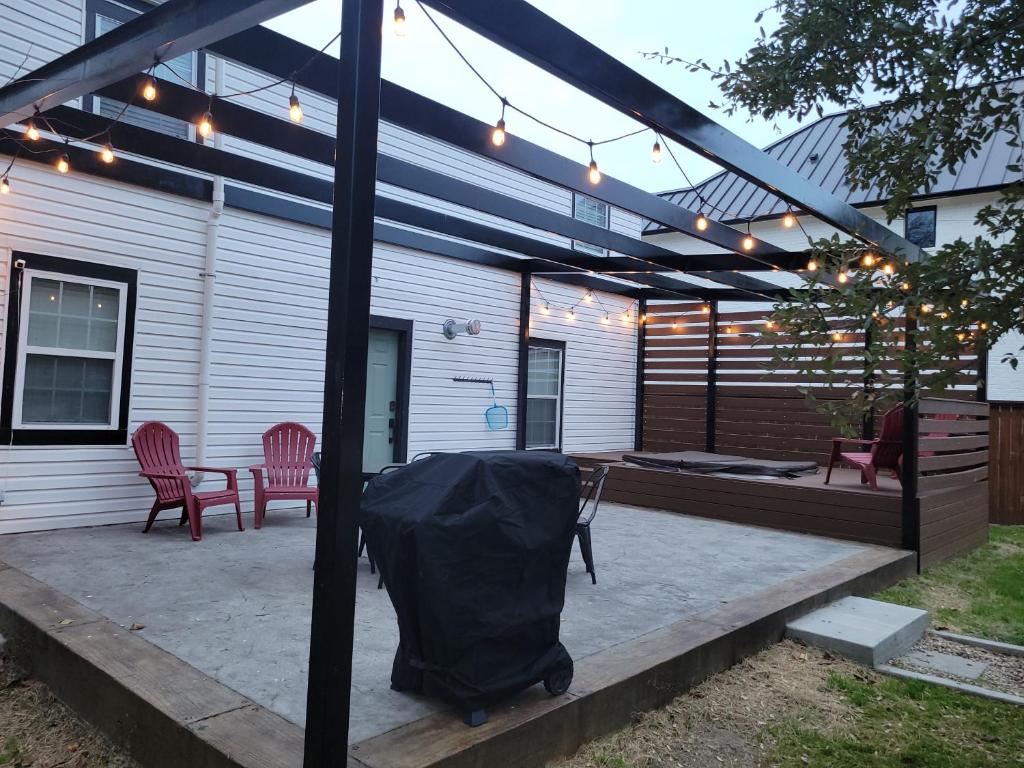 Hot Tub (Jacuzzi) - Photo 2