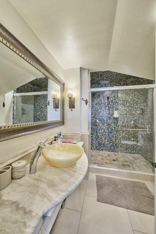 Houston Towers Inn, Adults-Only, Downtown, Med Ctr, NRG - Image 6