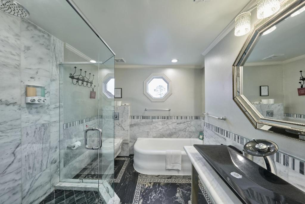 Houston Towers Inn, Adults-Only, Downtown, Med Ctr, NRG - Image 4