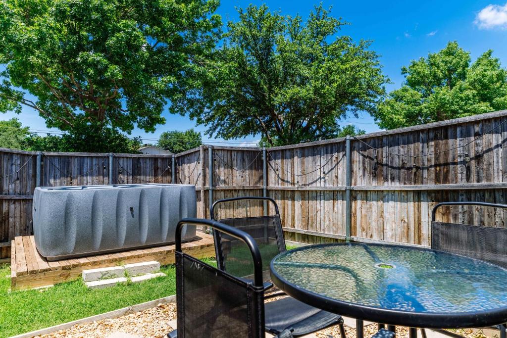 Hot Tub (Jacuzzi) - Photo 3