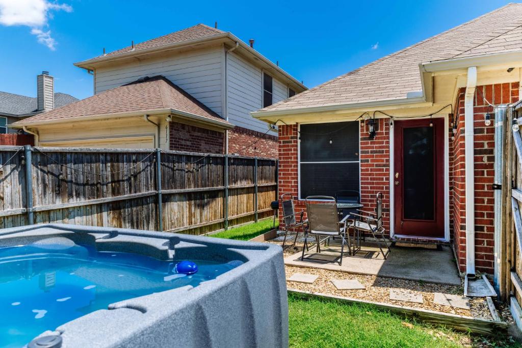 Hot Tub (Jacuzzi) - Photo 2