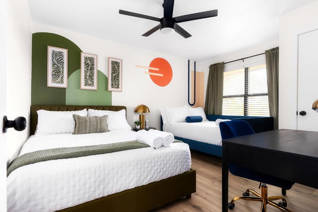 Heart of Lake Travis-Hot Tub&Pool-Black Light Room - Image 7