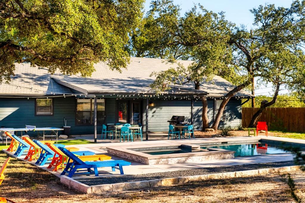 Heart of Lake Travis-Hot Tub&Pool-Black Light Room