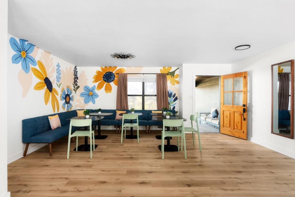 Heart of Lake Travis-Hot Tub&Pool-Black Light Room - Image 5