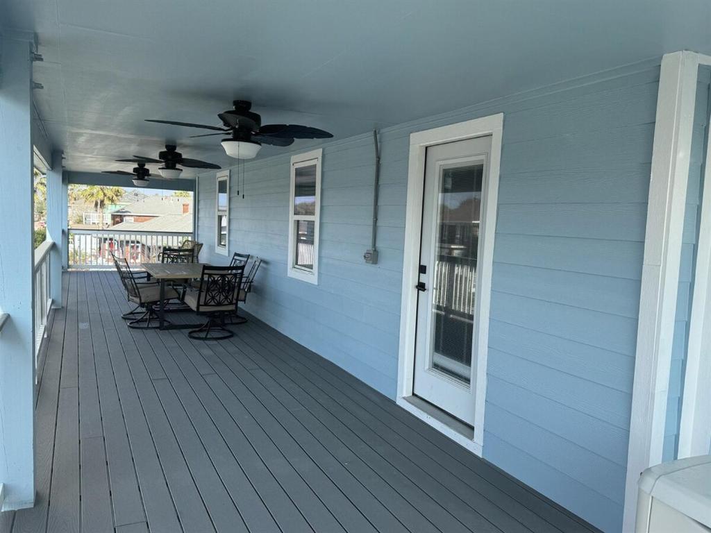 Top Deck Ocean View - 2 Br Ocean Views & Hot Tub - Image 4