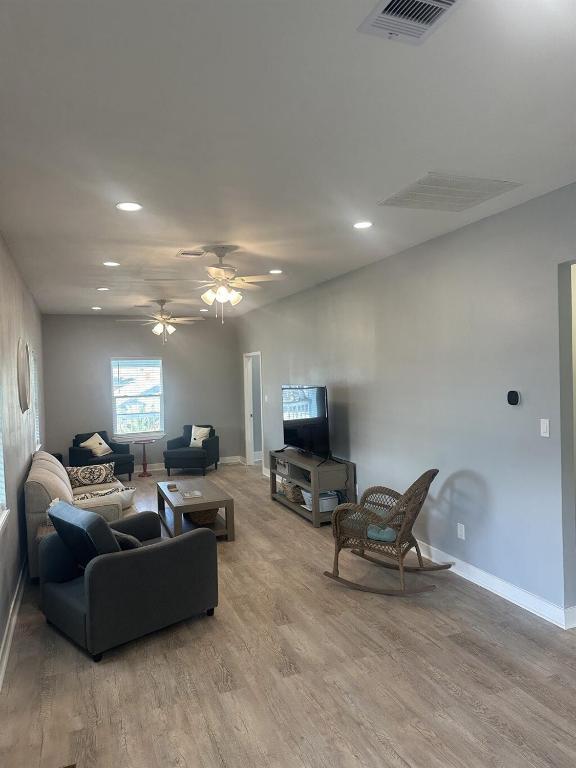 Top Deck Ocean View - 2 Br Ocean Views & Hot Tub - Image 5