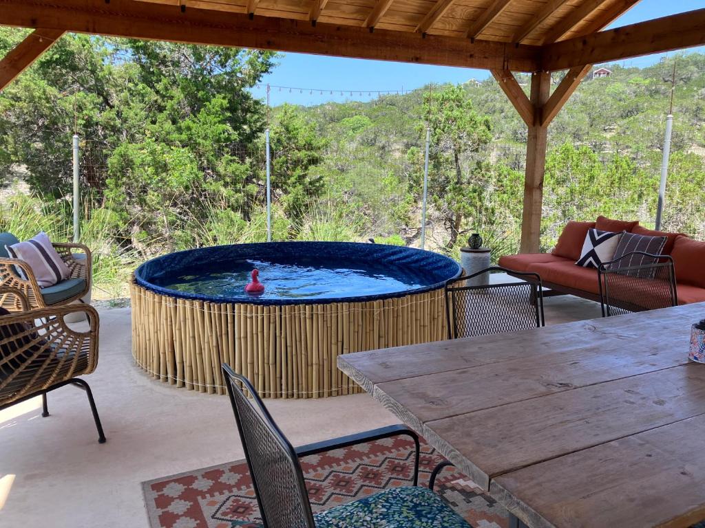 Hot Tub (Jacuzzi) - Photo 8