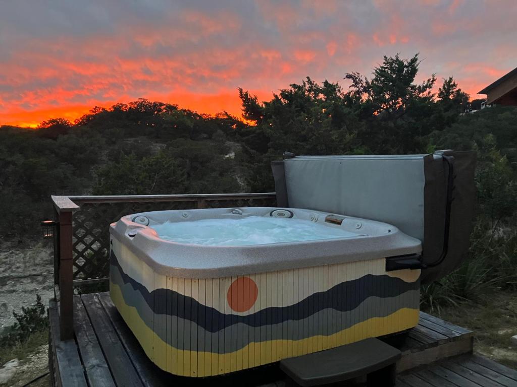 Tiny Cabin w hot tub & pool surrounded by nature