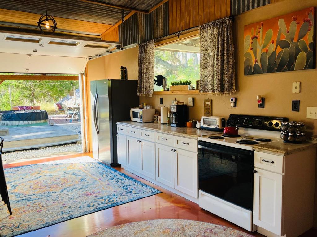 Hot Tub (Jacuzzi) - Photo 4