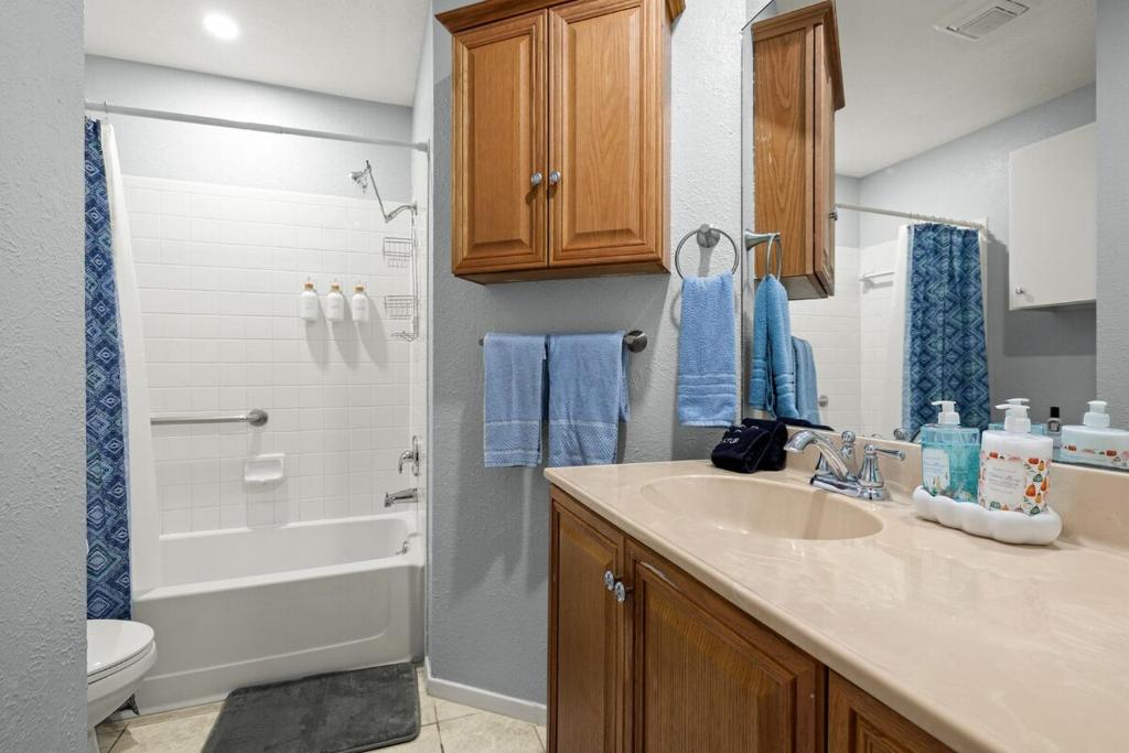 5BR Retreat with Game Room, Hot Tub & Big Yard - Sleeps 16 - 15 min to DT - Image 8