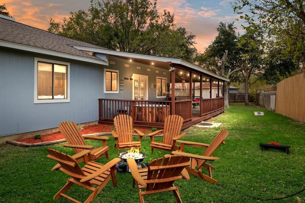 5BR Retreat with Game Room, Hot Tub & Big Yard - Sleeps 16 - 15 min to DT - Image 6