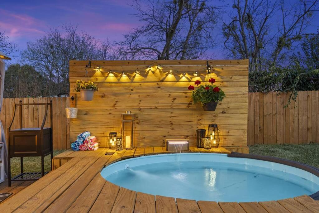 Hot Tub (Jacuzzi) - Photo 4