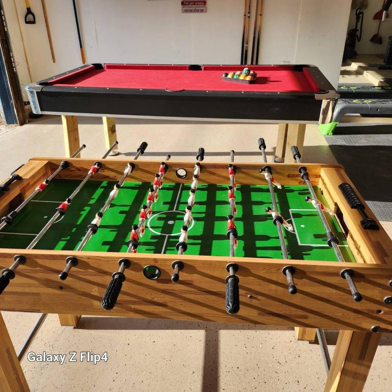 Family Retreat with Hot Tub, Piano, Games Room & Playhouse Medi Center Location - Image 8