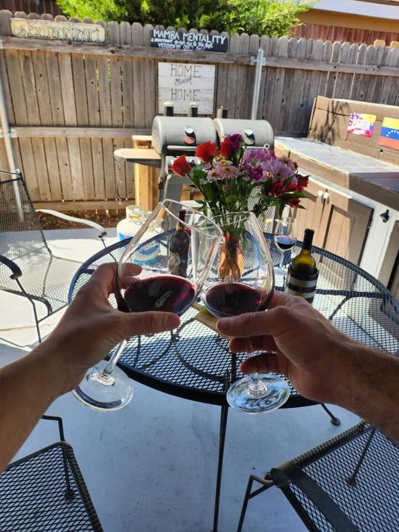 Family Retreat with Hot Tub, Piano, Games Room & Playhouse Medi Center Location - Image 7