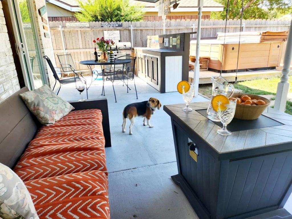 Hot Tub (Jacuzzi) - Photo 2