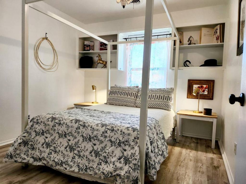 Family Retreat with Hot Tub, Piano, Games Room & Playhouse Medi Center Location - Image 6