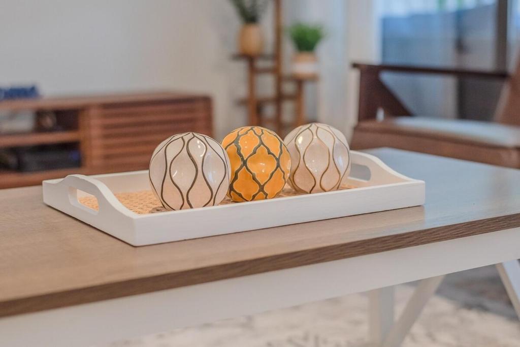 Stunning Deck, Hot-tub View To Lake & Golf Course - Image 8