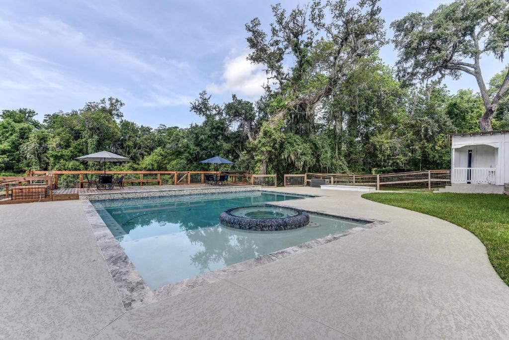 Hot Tub (Jacuzzi) - Photo 3