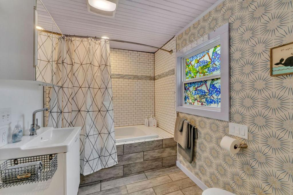 Hot Tub (Jacuzzi) - Photo 2