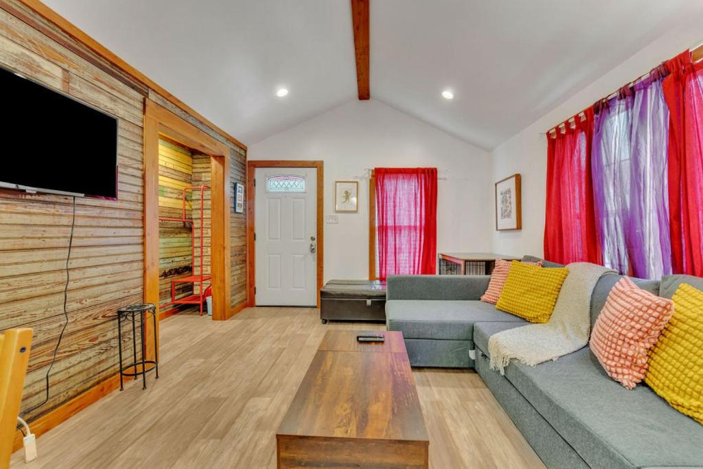 Artsy East Austin Hideaway - Image 6