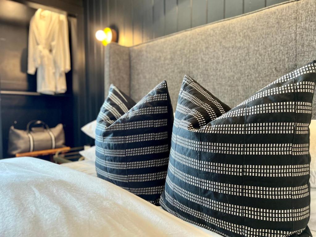 The Burbank House - Image 8