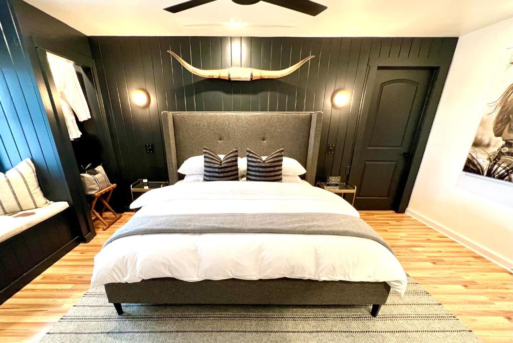 The Burbank House - Image 7