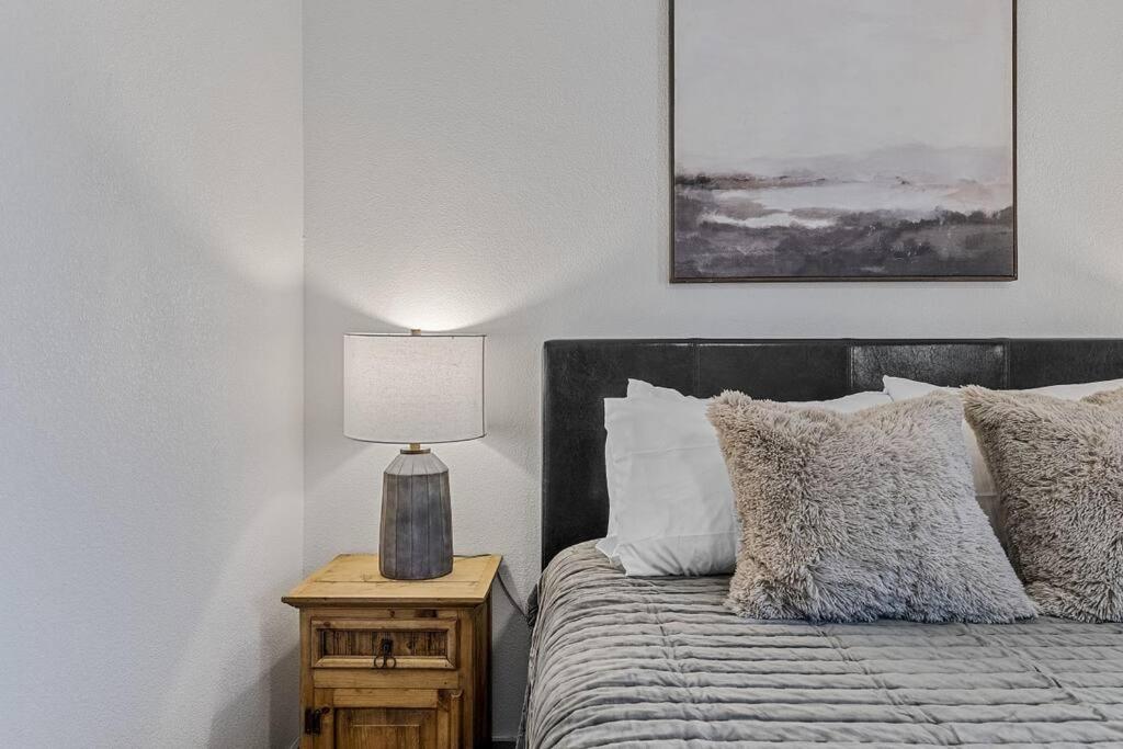 5th St Getaway w Sauna Hot tub Firepit & Game Room - Image 7